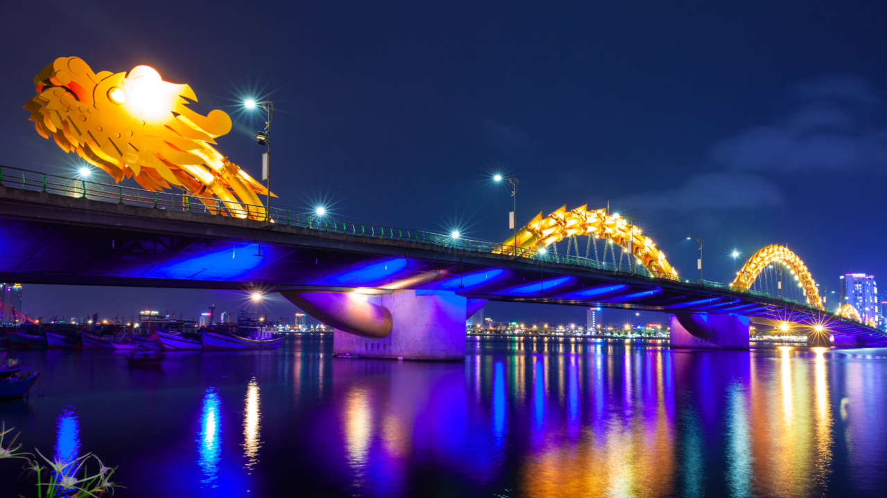 Golden Skies: A Journey Across Da Nang’s Breathtaking Hand-Shaped Bridge