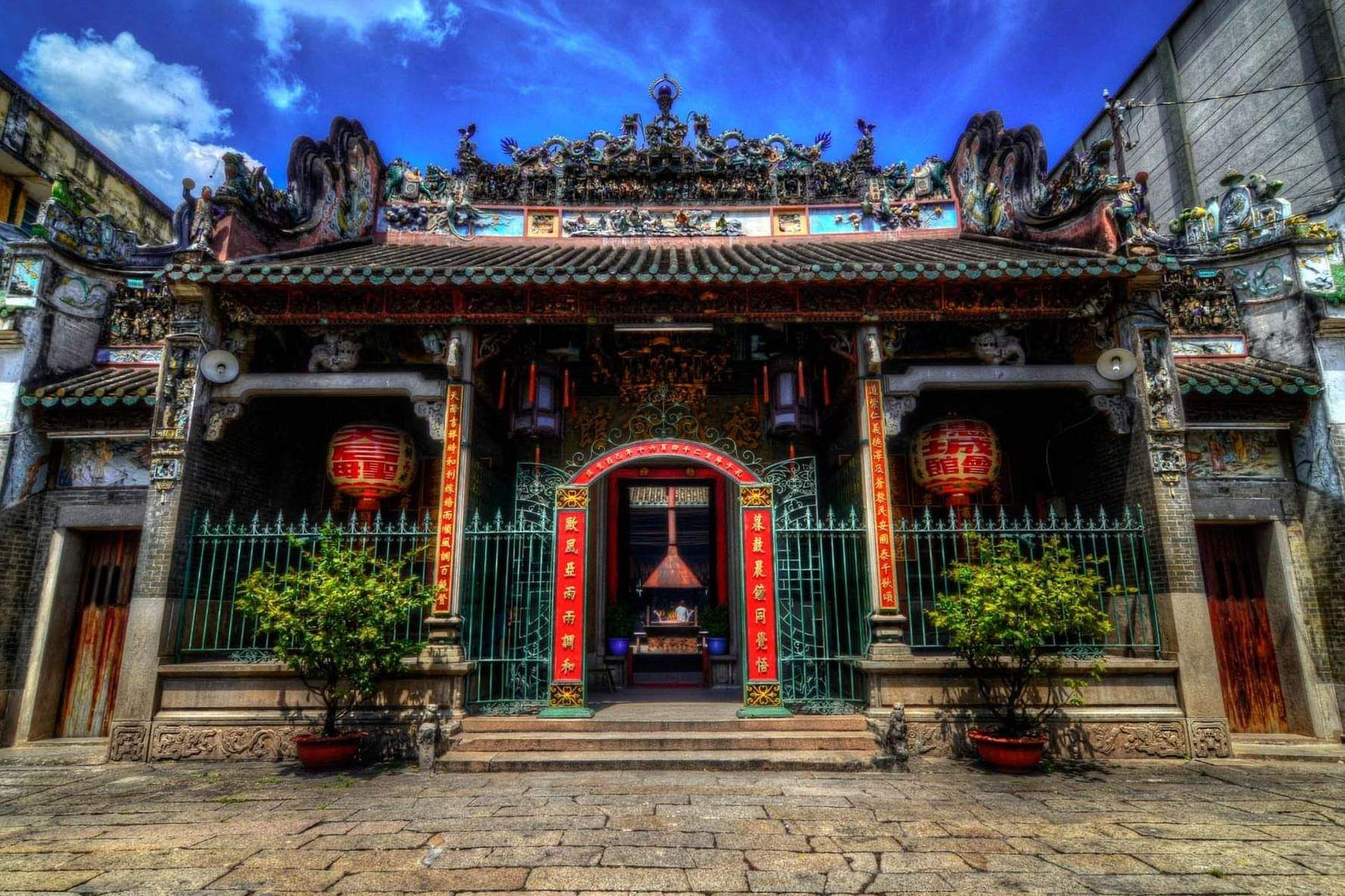 must see saigon - Thien Hau Temple 