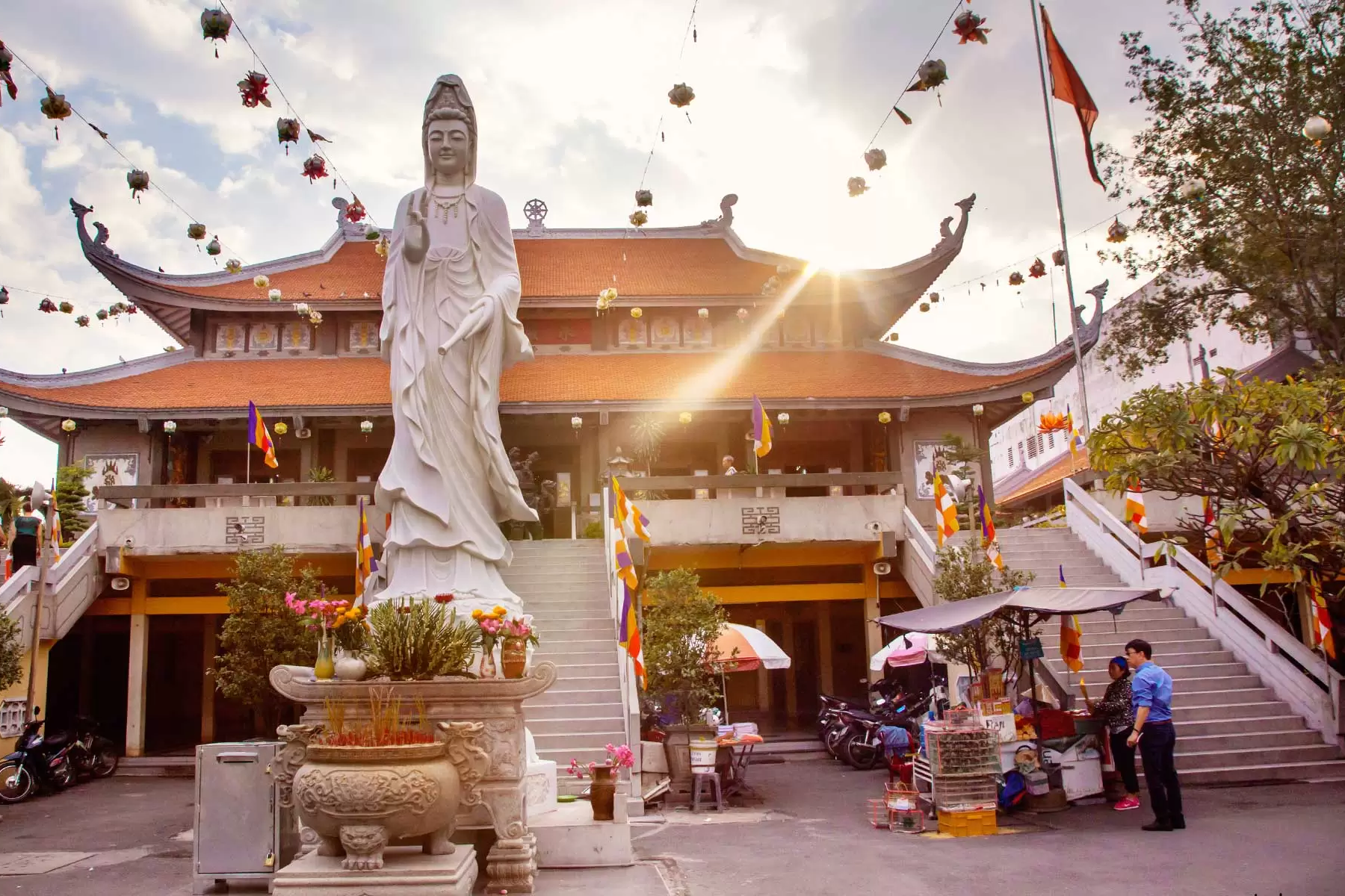 must see saigon - Vinh Nghiem Pagoda