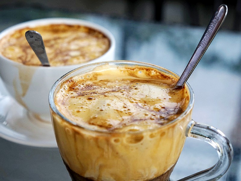 Ly cà phê trứng trong food tour Phố Cổ Hà Nội