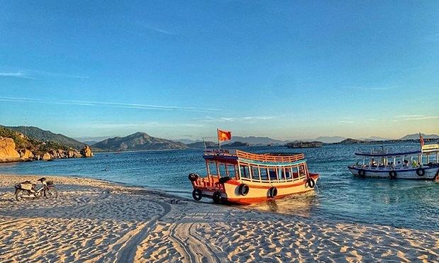 Đi Bình Hưng Thuyền chở khách đi Bình Hưng