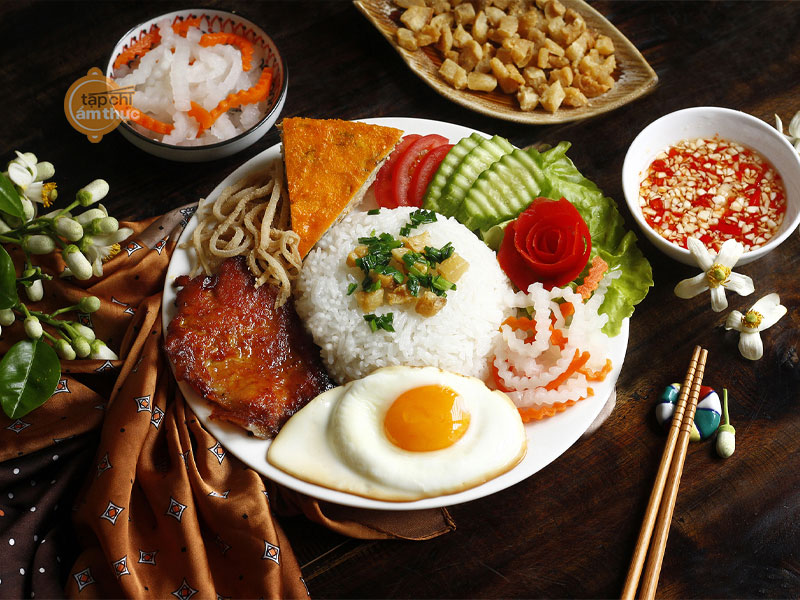 Đĩa cơm tấm sườn bì chả, món ngon Việt Nam đặc sản Sài Gòn