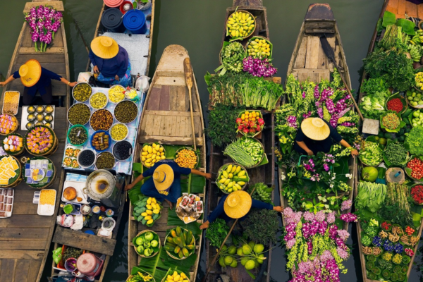 mekong-delta-floating-market