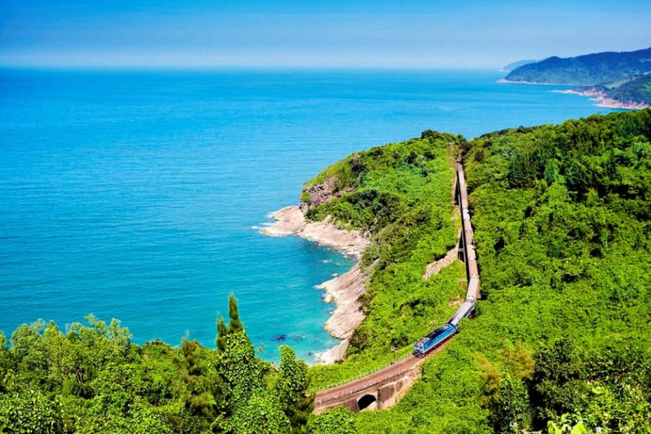 tàu hà nội huế
