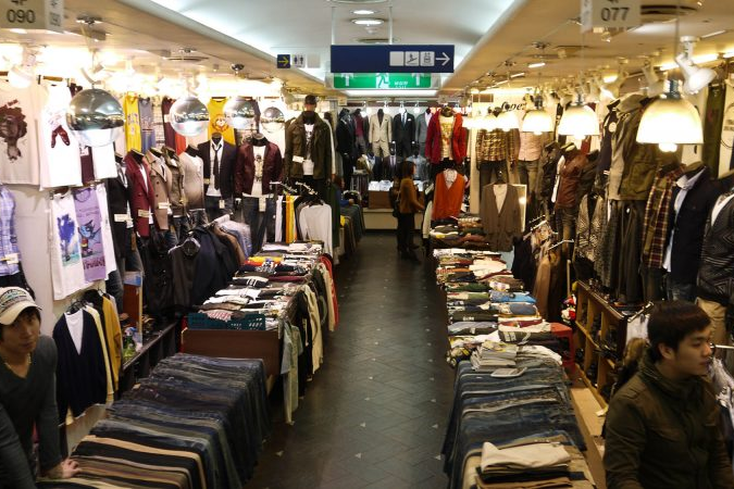 thời trang tại chợ đêm Dongdaemun