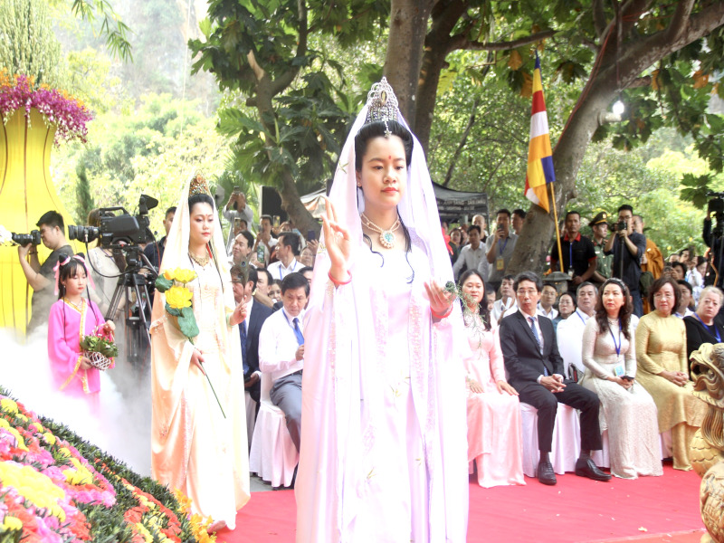 Tượng Quán Thế Âm tại Lễ hội Quán Thế Âm ở Đà Nẵng, lễ hội nổi tiếng ở Việt Nam