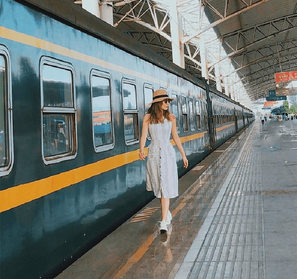 Quầy bán vé tàu hoặc vé tàu hỏa Hà Nội Huế